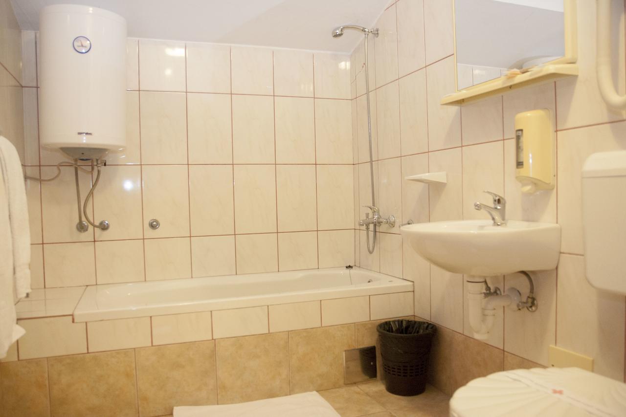 Taxi Bar Motel Bosanska Gradiska Zewnętrze zdjęcie